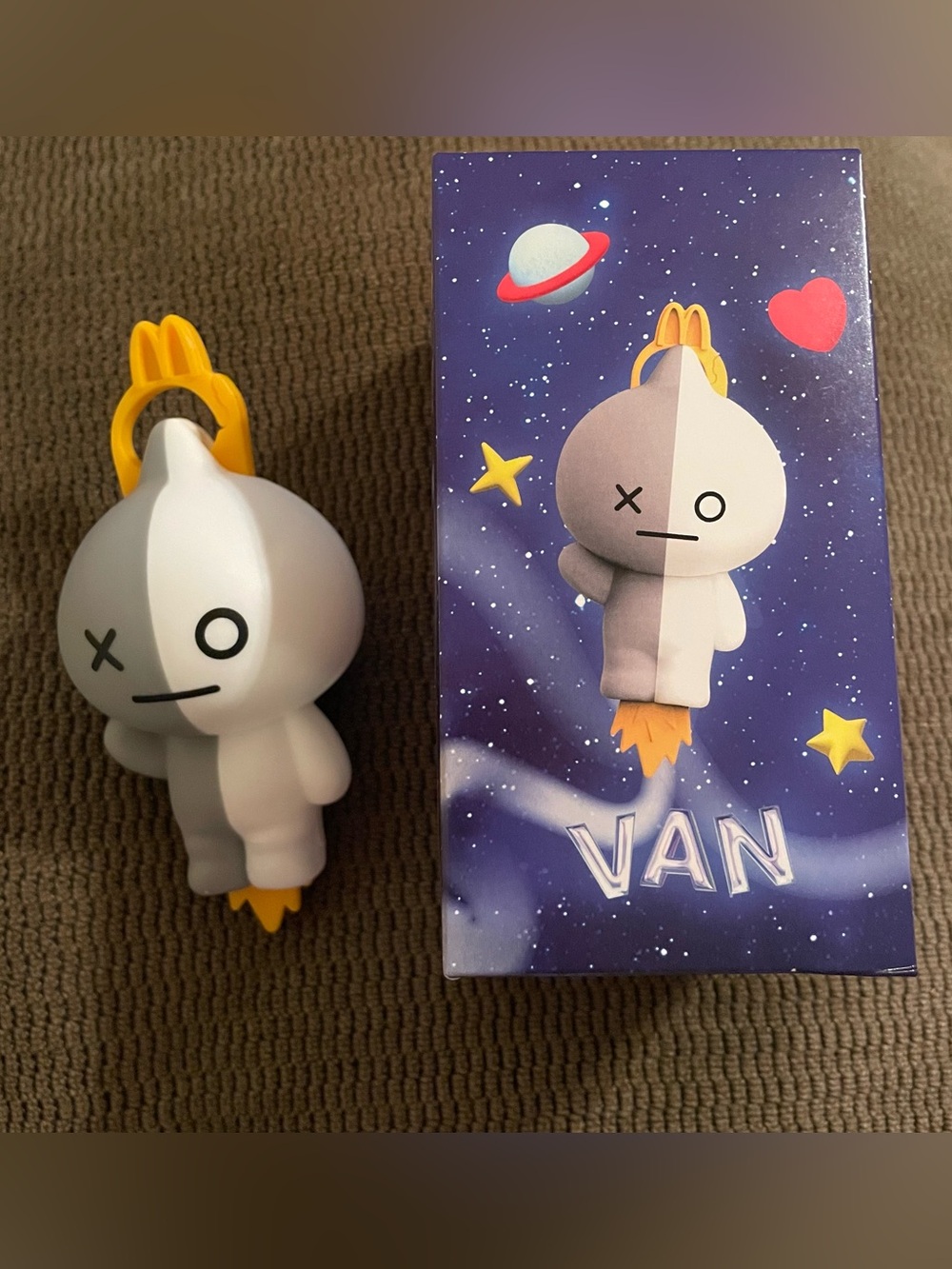 McDonald's BT21 2026 BTS Happy Meal Toy - Van Keychain - Picture 1 of 4
